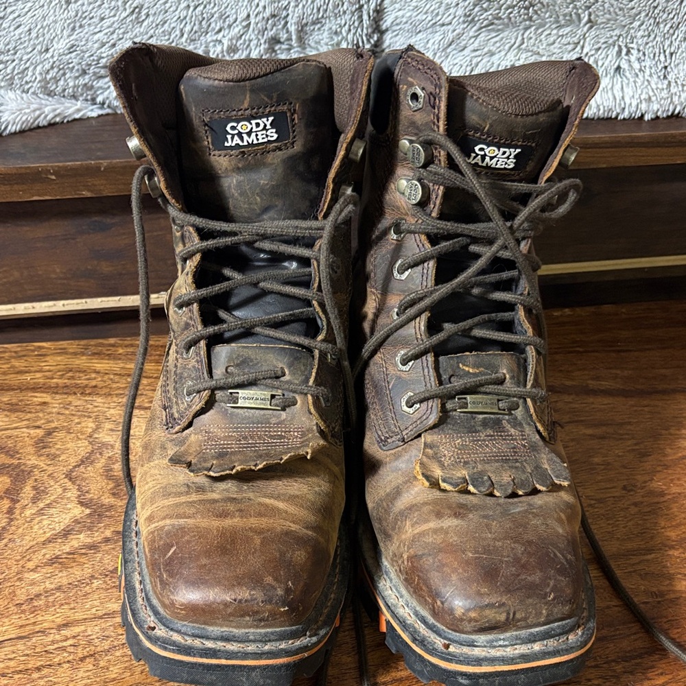 Cody James Men's Distressed Brown Leather Boots